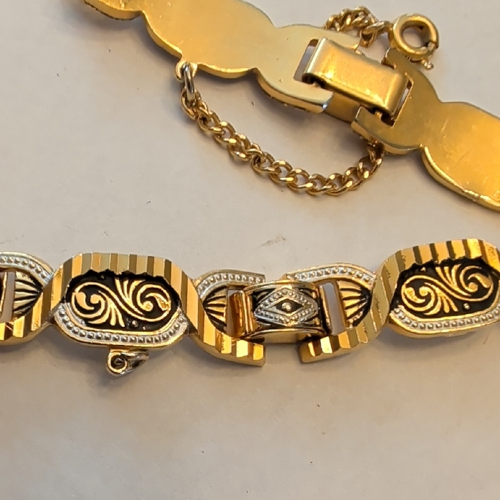 Vintage Gold Tone Damascene Bracelet (Broken Clasp) - Picture 2 of 6